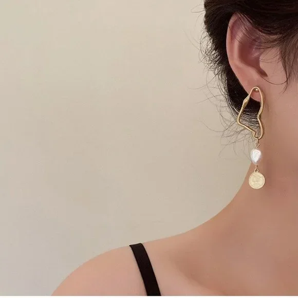 High Baroque Vintage Asymmetrical Matte Pearl Earrings - Picture 1 of 5